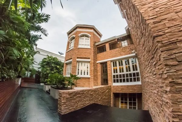 For sale Luxury resort mansion Sukhumvit 71 Fully furnished made furniture Tel 066-145-9935 (รูปที่ 5)