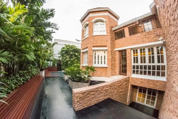 For sale Luxury resort mansion Sukhumvit 71 Fully furnished made furniture Tel 066-145-9935 (รูปที่ 4)