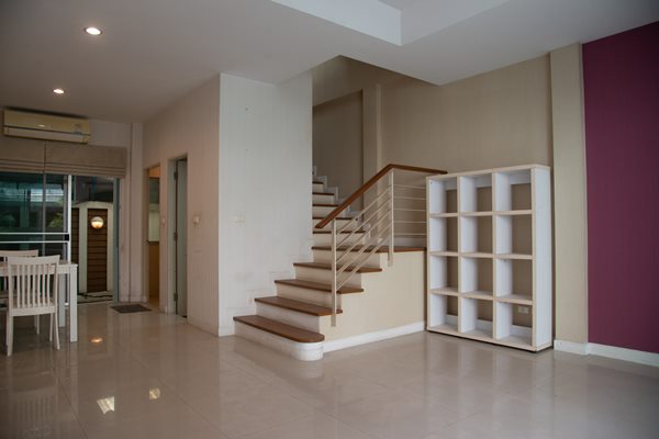 ขายทาวน์โฮม 3 ชั้น บ้านกลางเมือง ศรีนครินทร์ 20 ตารางวา 3 ห้องนอน พร้อมเฟอร์นิเจอร์ โทร 098-394-4695 (รูปที่ 5)