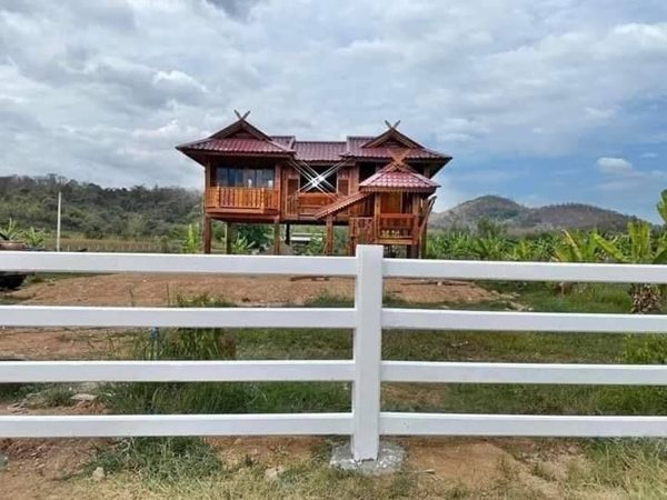 ที่ดิน 600 วา พร้อมเรือนไทย สวยๆ โอบกอดด้วย วิวเขาละมุนใจ T.062-1574449 (รูปที่ 2)