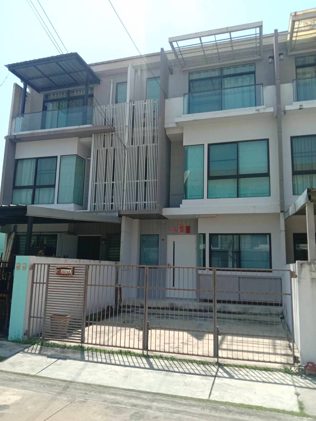 ขายทาวน์โฮม 3 ชั้น ม.บ้านใหม่2 พุทธบูชา36 (ใกล้พระจอมเกล้าธนบุรี)