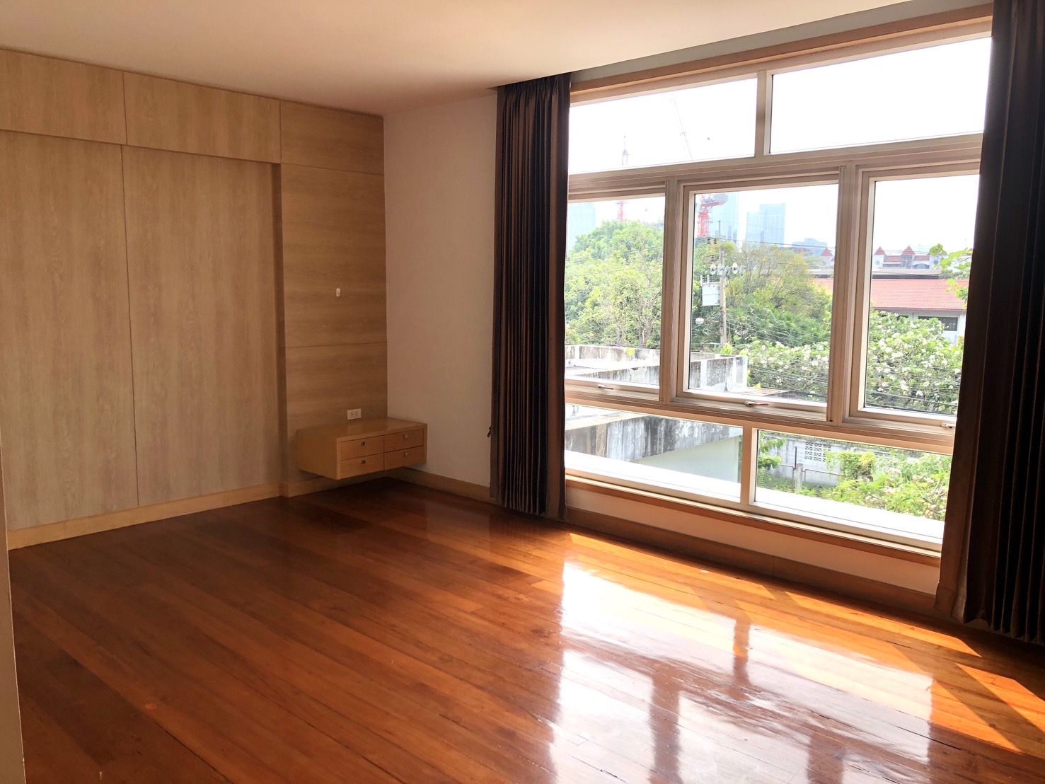 ให้เช่าบ้านเดี่ยว 4ชั้น เนื้อที่ 200 ตร.ว พื้นที่ใช้สอย 700ต ร.ม 6ห้องนอน 7ห้องน้ำ แอร์  ถนนสุขุมวิท 62 พระโขนง ราคาเช่า 150,000 บ/ด (รูปที่ 17)