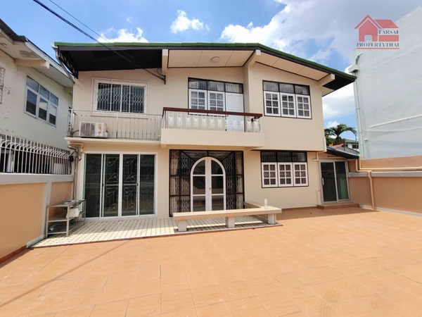 ให้เช่าบ้านเดี่ยว 2ชั้น เนื้อที่ 60 ตร.ว พื้นที่ใช้สอย 220 ตร.ม 6ห้องนอน 3ห้องน้ำ แอร์  ถนน ลาดพร้าว เขตบางกะปิ ราคาเช่า 30,000 บ/ด (รูปที่ 2)
