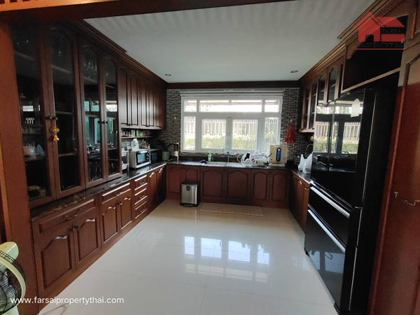 ให้เช่าบ้านคฤหาสน์ 2ชั้น สระว่ายน้ำ เนื้อที่ 200ตร.ว  5ห้องนอน 5ห้องน้ำ เฟอร์นิเจอร์ครบ ถนนเลียบทางด่วน ลาดพร้าว ราคาเช่า 250,000 บ/ด (รูปที่ 13)