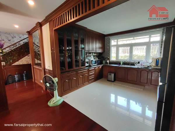 ให้เช่าบ้านคฤหาสน์ 2ชั้น สระว่ายน้ำ เนื้อที่ 200ตร.ว  5ห้องนอน 5ห้องน้ำ เฟอร์นิเจอร์ครบ ถนนเลียบทางด่วน ลาดพร้าว ราคาเช่า 250,000 บ/ด (รูปที่ 12)