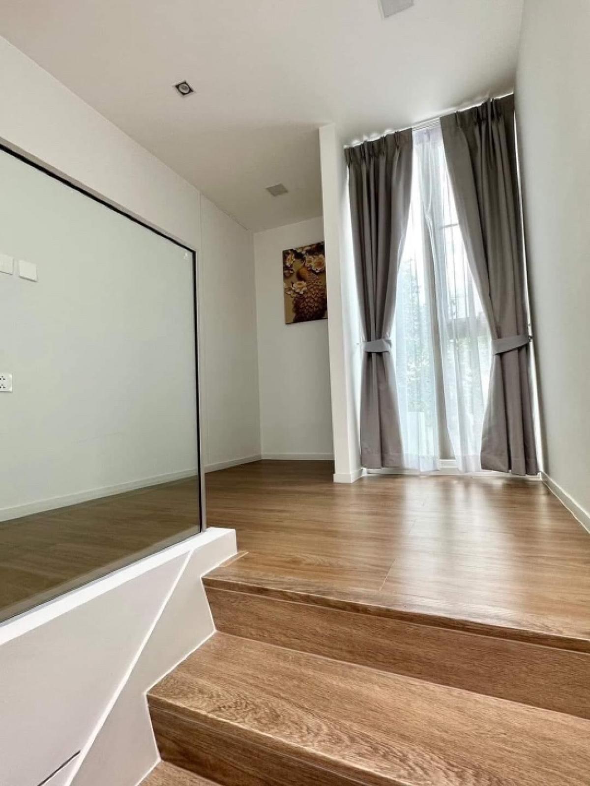 ให้เช่าบ้านเดี่ยวหรู 3ชั้น(Luxury ) บ้านใหม่ เนื้อที่ 70.30ตร.ว พื้นที่ใช้สอย 350ตร.ม 3ห้องนอน 4ห้องน้ำ ถนน พระราม กรุงเทพกรีฑา ห้างเดอะไนน์ ราคาเช่า  (รูปที่ 13)