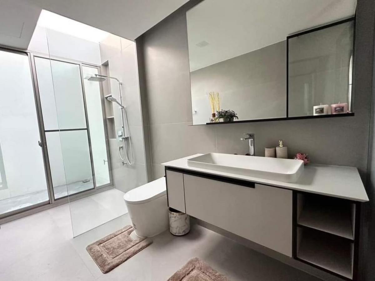ให้เช่าบ้านเดี่ยวหรู 3ชั้น(Luxury ) บ้านใหม่ เนื้อที่ 70.30ตร.ว พื้นที่ใช้สอย 350 ตร.ม 3ห้องนอน 4ห้องน้ำ3จอดรถ ถนน พระราม 9 ห้างเดอะไนน์ ราคาเช่า 280, (รูปที่ 6)