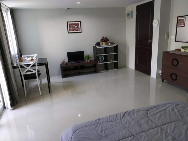 อพาร์ทเม้นท์บ้านอุดมพร บริการห้องพัก ราคาถูก เงียบสงบปลอดภัย พร้อมเฟอร์นิเจอร์ ซอยอยู่ฝั่งตรงข้าม สมิติเวช ศรีนครินทร์ โทร 062-2263653 (รูปที่ 7)