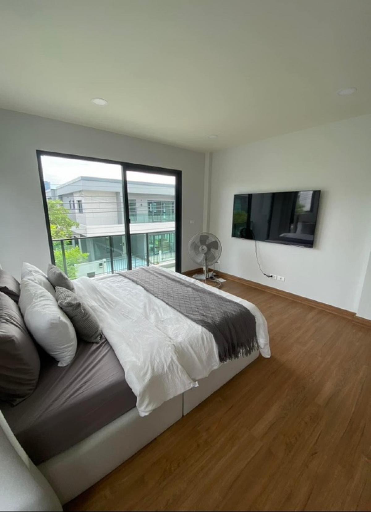 บ้านให้เช่า The Centro Bangna 50ตร.ว. พื้นที่ใช้สอย 190 ตร.ม.4 ห้องนอน 4ห้องน้ำเช่า 75,000/เดือน เฟอร์นิเจอร์ครบ ลากกระเป๋าเข้าอยู่ได้เลย ถนนบางนาตราด (รูปที่ 5)