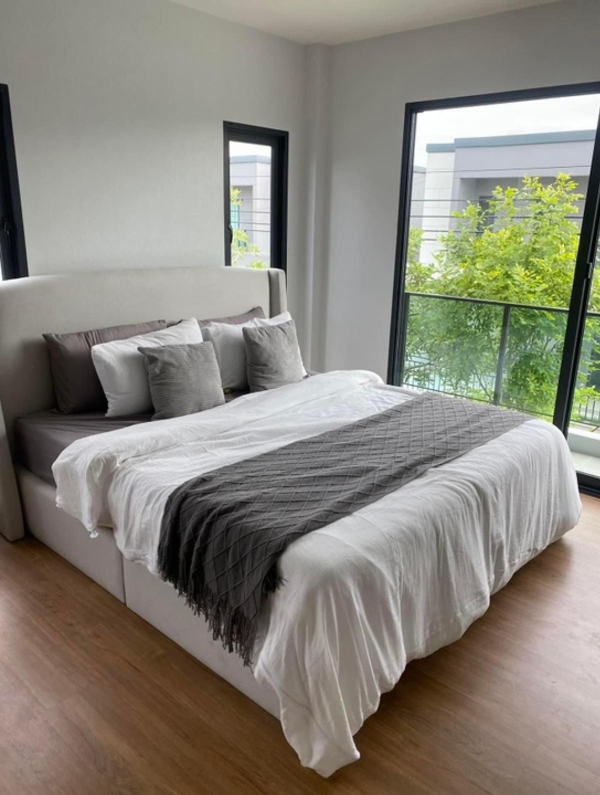 บ้านให้เช่า The Centro Bangna 50ตร.ว. พื้นที่ใช้สอย 190 ตร.ม.4 ห้องนอน 4ห้องน้ำเช่า 75,000/เดือน เฟอร์นิเจอร์ครบ ลากกระเป๋าเข้าอยู่ได้เลย ถนนบางนาตราด (รูปที่ 2)