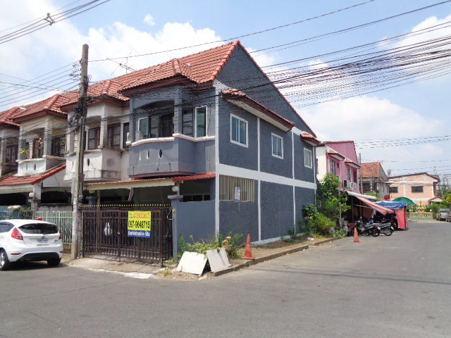 H1123 ขาย ทาวน์เฮ้าส์ รีโนเวท หลังมุม หมู่บ้าน จินดาทาวน์ ซอยคู้บอน 27 แยก 56 (รามอินทรา กม. 8) (รูปที่ 2)