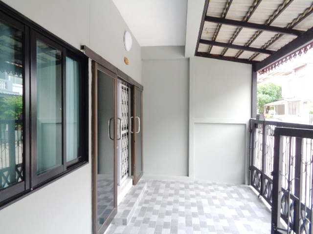 H11203 ขาย ทาวน์เฮ้าส์ รีโนเวท พร้อมเฟอร์ใหม่ หน้ากว้าง 5 เมตร หมู่บ้าน วรารักษ์ เลียบคลองสอง 27 มีนบุรี (รูปที่ 30)