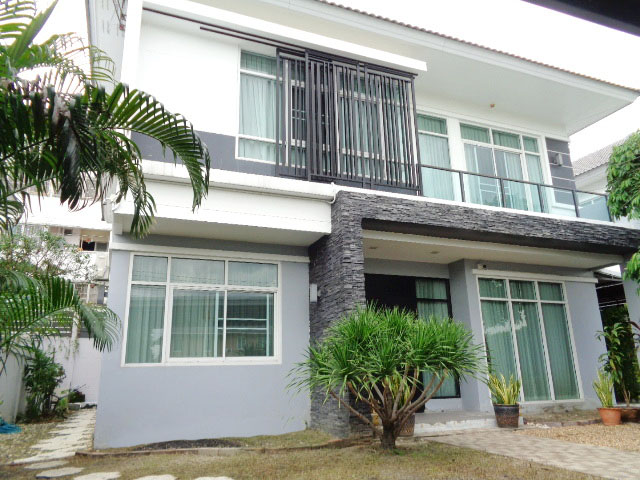 H1205 ขายบ้านเดี่ยว 2 ชั้น โครงการ หมู่บ้านปัญญาอินทรา P4 (The Ozone) ถนนปัญญาอินทรา (รูปที่ 2)