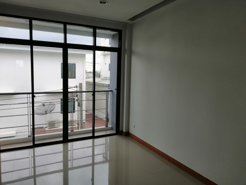H967 ขายถูกสุดในย่านนี้ ทาวน์โฮมใหม่ 3ชั้น 17 ตร.วา อยู่ถนนปทุมธานี-สายใน ห่างถนนใหญ่ 100 เมตร สภาพใหม่ ทำเลดี (รูปที่ 9)