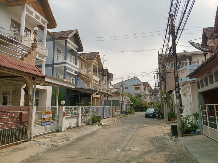 H1192 ขายบ้านแฝด 3ชั้น 39.9 ตร.วา หมู่บ้านโพธิ์แก้ว ประชาชื่น-แจ้งวัฒนะ ใกล้รถไฟฟ้าสายสีชมพู สถานีเมืองทองธานีและบิ๊กซี (รูปที่ 2)