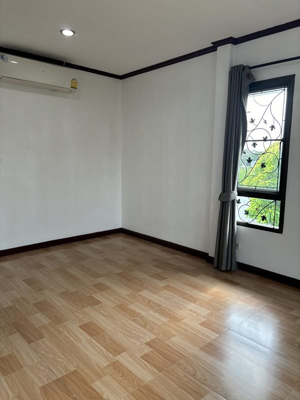 ขายบ้านเดี่ยว 2 ชั้น หมู่บ้านศุภาลัยบุรีคลอง4 บ้านหัวมุม เงียบสงบ มี รปภ.ปลอดภัย โทร 0865081318 (รูปที่ 7)