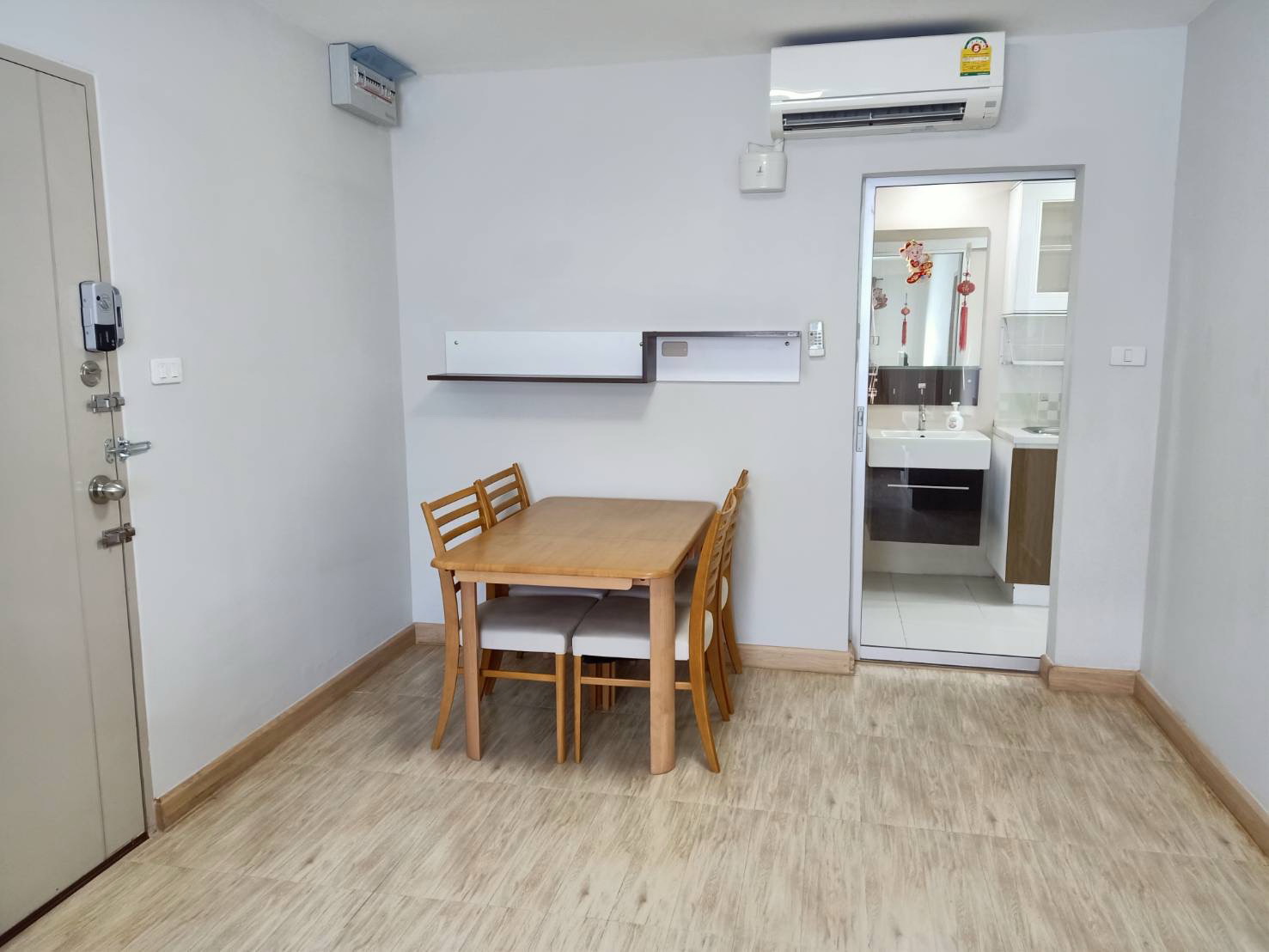 ให้เช่า Smart Condo วัชรพล(สมาร์ทคอนโด วัชรพล) ห้องมุม ห้องใหญ่ ครบทุกอย่าง (รูปที่ 8)