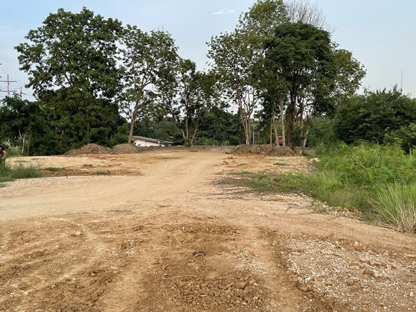 ขายที่ดิน สระแก้ว ที่อรัญประเทศ ทำเลทอง ติดถนนใหญ่ 2 ข้าง 2ไร่ 2งาน 75ตร.ว. โทร 0616102289 (รูปที่ 2)