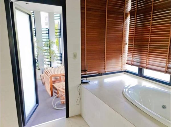 ขายบ้าน pool villa ถูกสุด ลดราคา หรู มีสระว่ายน้ำ เฟอร์นิเจอร์ บิ้วอิน พร้อมอยู่ โครงการ H-Cape Minera รามอินทรา โทร 063-789-4632 (รูปที่ 10)
