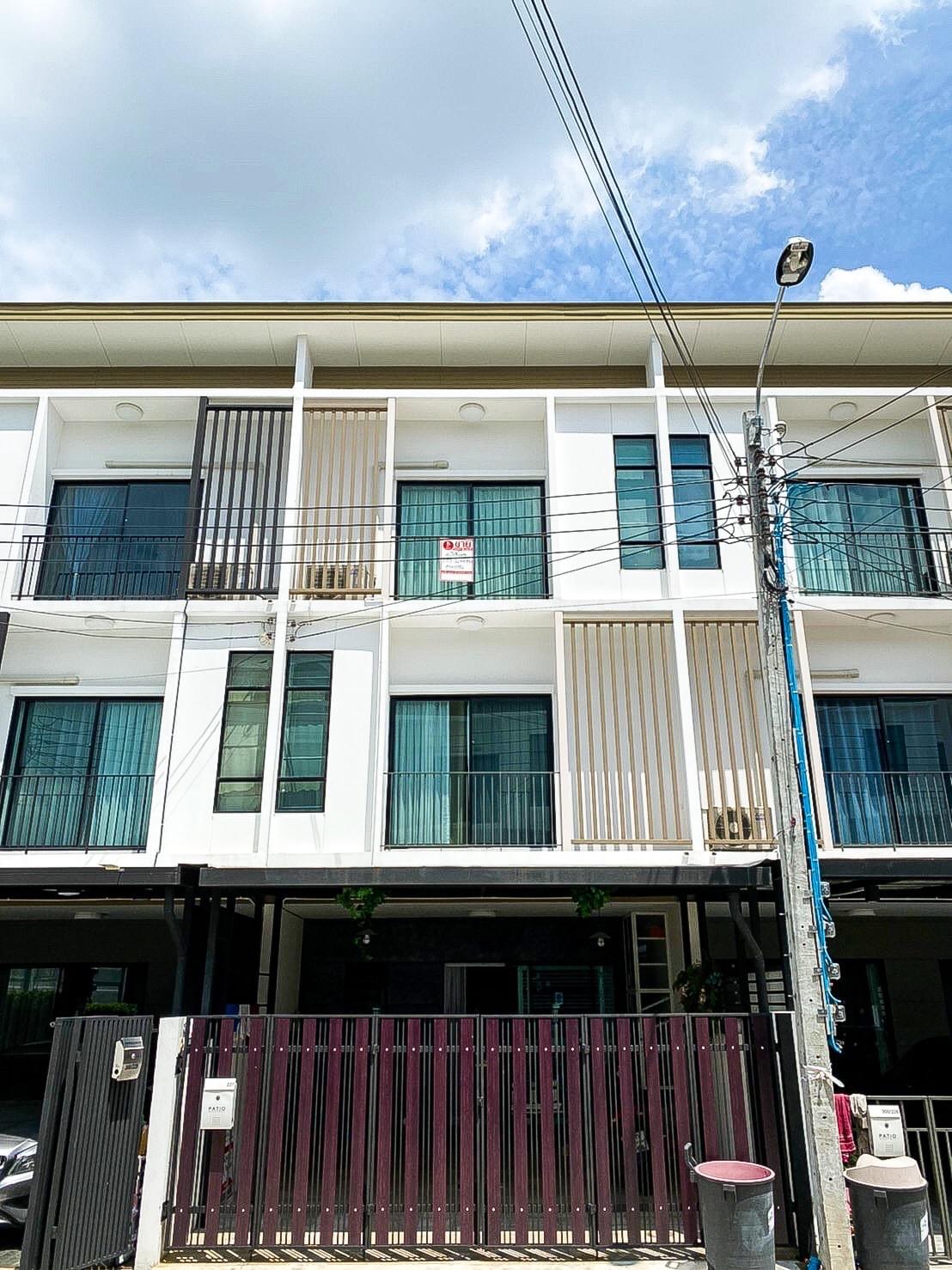 ให้เช่าทาวน์โฮม 3 ชั้น ? หมู่บ้านพาทิโอ ศรีนครินทร์ - พระราม9