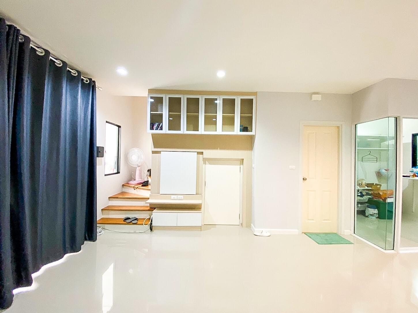 ให้เช่าทาวน์โฮม 3 ชั้น ? หมู่บ้านพาทิโอ ศรีนครินทร์ - พระราม9 (รูปที่ 8)