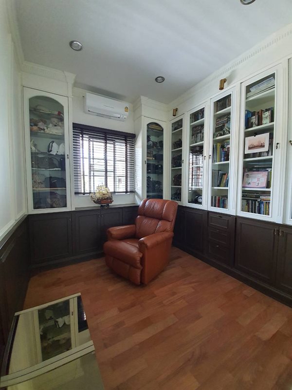 House for rent ให้เช่าบ้าน 2 ชั้นครึ่ง หลังใหญ่พร้อมสระว่ายน้ำ สไตล์โคโลเนียล โซนต้นพระราม2 เฟอร์นิเจอร์ครบ พร้อมเข้าอยู่ (รูปที่ 10)