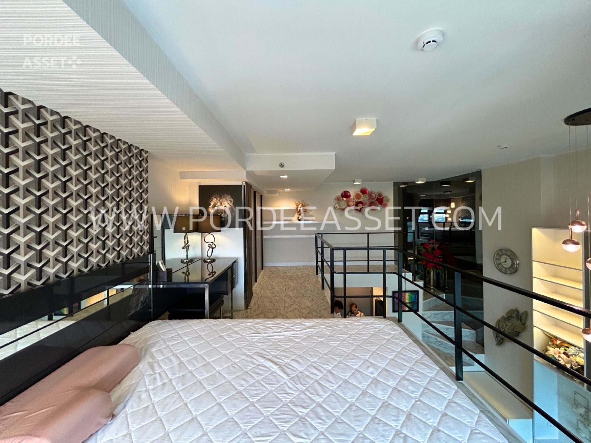 คอนโดหรู ราคาถูก!! IDEO New Rama9 (ห้อง Duplex 52 ตร.ม.) ตกแต่ง Modern luxury อยู่ใจกลางเมืองเดินทางสะดวก ใกล้เอกมัย ทองหล่อ : ไอดีโอ นิว พระราม 9 (รูปที่ 8)