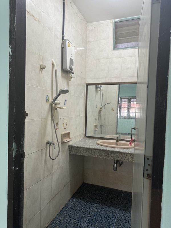 ให้เช่า บ้าน 3 ชั้น 3 ห้องนอน 3 ห้องน้ำ พร้อมเข้าอยู่ ราคากันเอง โทร 089-768-3529 (รูปที่ 18)