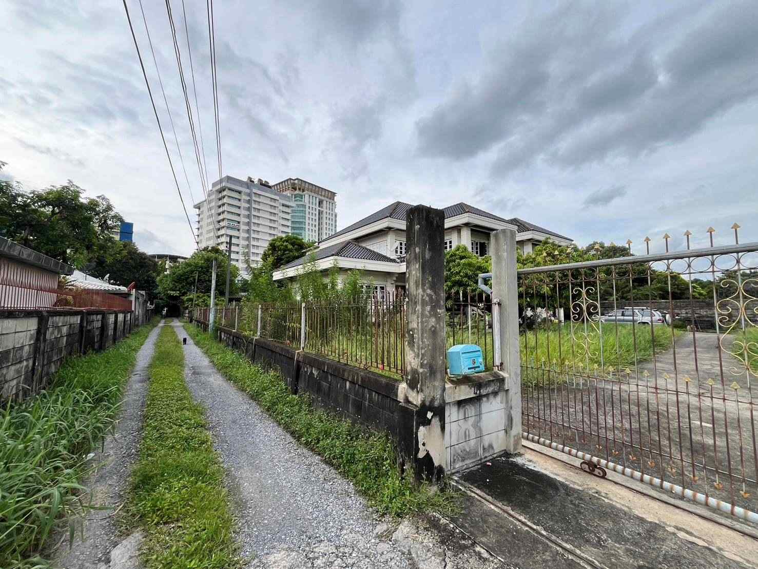 ขายที่ดิน ใกล้ทางขึ้นลงสถานีรถไฟฟ้าสายสีส้ม แบ่งขาย 1 ไร่ และ 3 ไร่ แยกบ้านม้า ถนนรามคำแหง 土地出售 Ramkhamhaeng 路，靠近 MRT Klong Baan Mar (yek baan mar) 和  (รูปที่ 5)