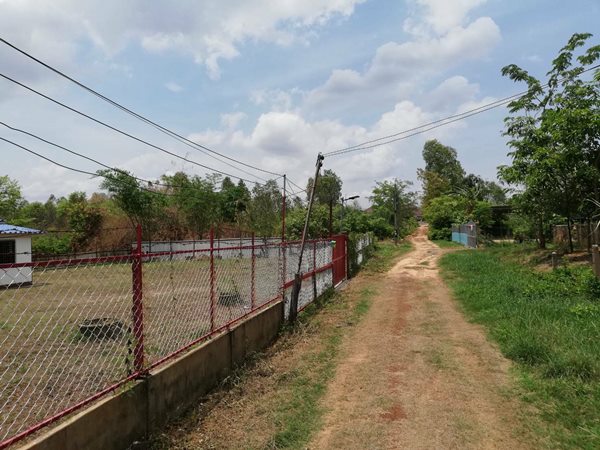 บ้านให้เช่า อยู่ตำบลโพธิ์ศรี อ.พิบูลมังสาหาร จ.อุบลราชธานี มีรั้วล้อม บรรยากาศดี โทร. 0870705615 (รูปที่ 7)