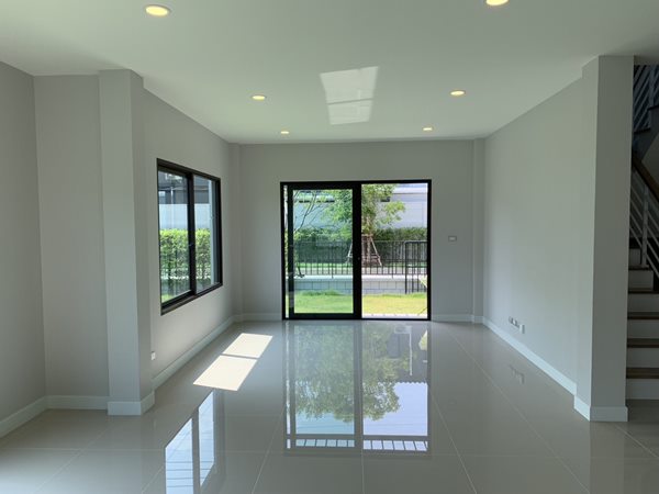 ขายบ้านเดี่ยว เซนโทร บางนา กม.7 ใกล้ห้างเมกาบางนา 2 นาที แปลงมุม 4 ห้องนอน โทร 065-1428963 (รูปที่ 2)