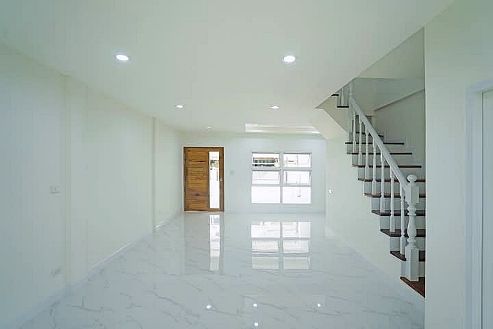 ขาย บ้านสวย รีโนเวทใหม่ สไตล์มินิมอล หลังบ้านโล่ง ไม่ชนใคร #หมู่บ้านพิมลกาญจน์ ถนนเลียบคลองประปา ทาวน์เฮ้าส์ 3 ห้องนอน ใกล้เมืองทอง ธานี (รูปที่ 9)