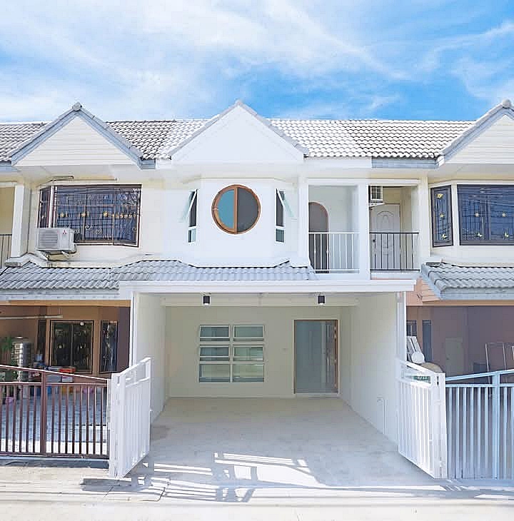 ขาย บ้านสวย รีโนเวทใหม่ สไตล์มินิมอล หลังบ้านโล่ง ไม่ชนใคร #หมู่บ้านพิมลกาญจน์ ถนนเลียบคลองประปา ทาวน์เฮ้าส์ 3 ห้องนอน ใกล้เมืองทอง ธานี (รูปที่ 2)