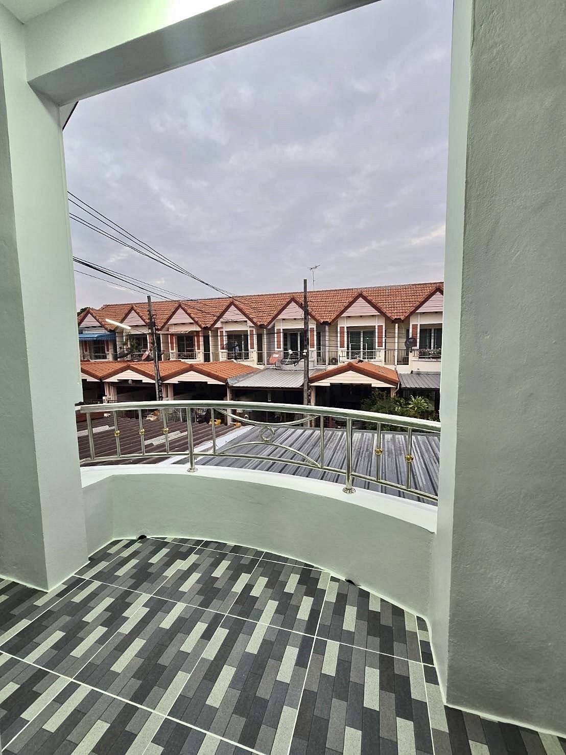 บ้านสวยมาก หลังบ้านไม่ชนใคร ทำเลดี #หมู่บ้านเจ้าพระยา ตรงข้ามวัดสวนแก้ว ทาวน์เฮ้าส์ 3 ห้องนอน รีโนเวทใหม่ ใกล้ตลาดเจ้าพระยา (รูปที่ 17)