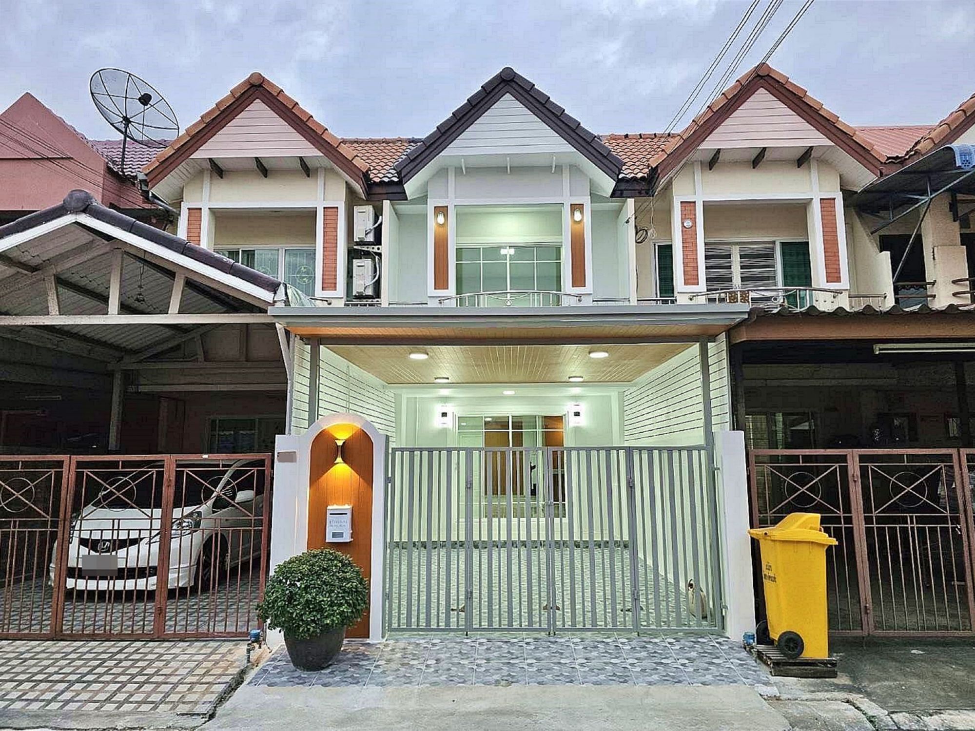 บ้านสวยมาก หลังบ้านไม่ชนใคร ทำเลดี #หมู่บ้านเจ้าพระยา ตรงข้ามวัดสวนแก้ว ทาวน์เฮ้าส์ 3 ห้องนอน รีโนเวทใหม่ ใกล้ตลาดเจ้าพระยา (รูปที่ 2)