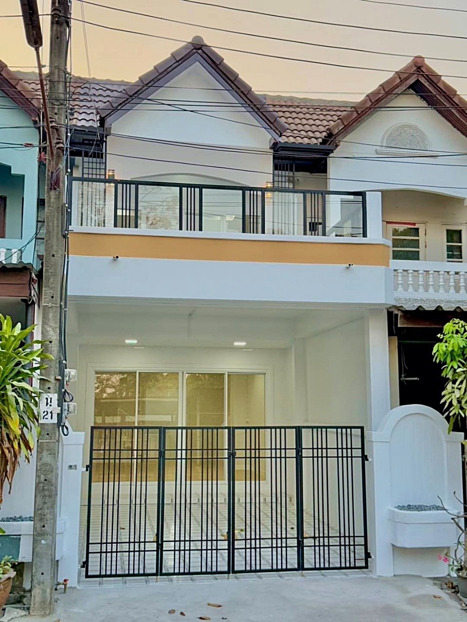 บ้านสวยมาก มีเทอเรซด้านหน้า พร้อมอยู่ #หมู่บ้านกฤติยา 3 ซอยวัดกู้ ปากเกร็ด ทาวน์เฮ้าส์ 2 ห้องนอน รีโนเวทใหม่ ใกล้โรงเรียนอัมพรไพศาล (รูปที่ 2)