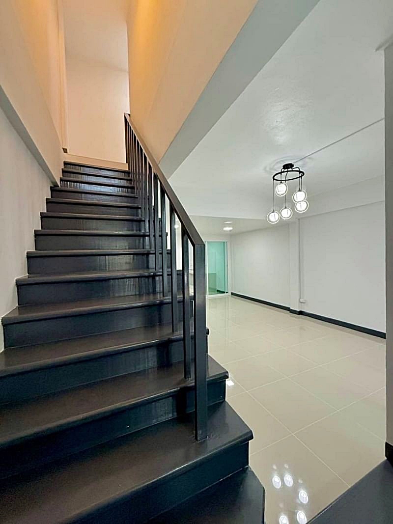บ้านสวยมาก มีเทอเรซด้านหน้า รีโนเวทใหม่ พร้อมอยู่ #หมู่บ้านเมืองทองธานี โครงการติวานนท์ 4 ใกล้โรงเรียนกองทัพบกอุปถัมภ์ ( ช่างกล ขส. ทบ. ) (รูปที่ 10)