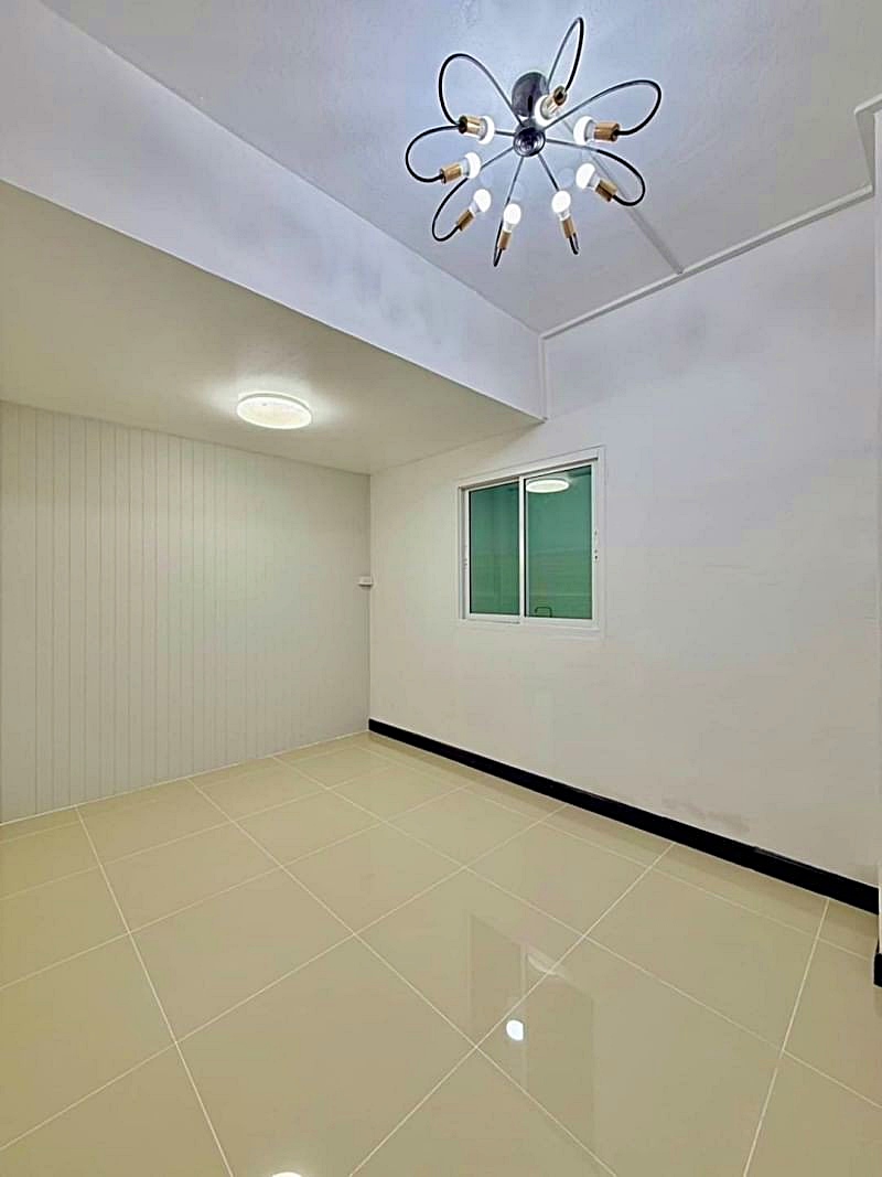 บ้านสวยมาก มีเทอเรซด้านหน้า รีโนเวทใหม่ พร้อมอยู่ #หมู่บ้านเมืองทองธานี โครงการติวานนท์ 4 ใกล้โรงเรียนกองทัพบกอุปถัมภ์ ( ช่างกล ขส. ทบ. ) (รูปที่ 7)