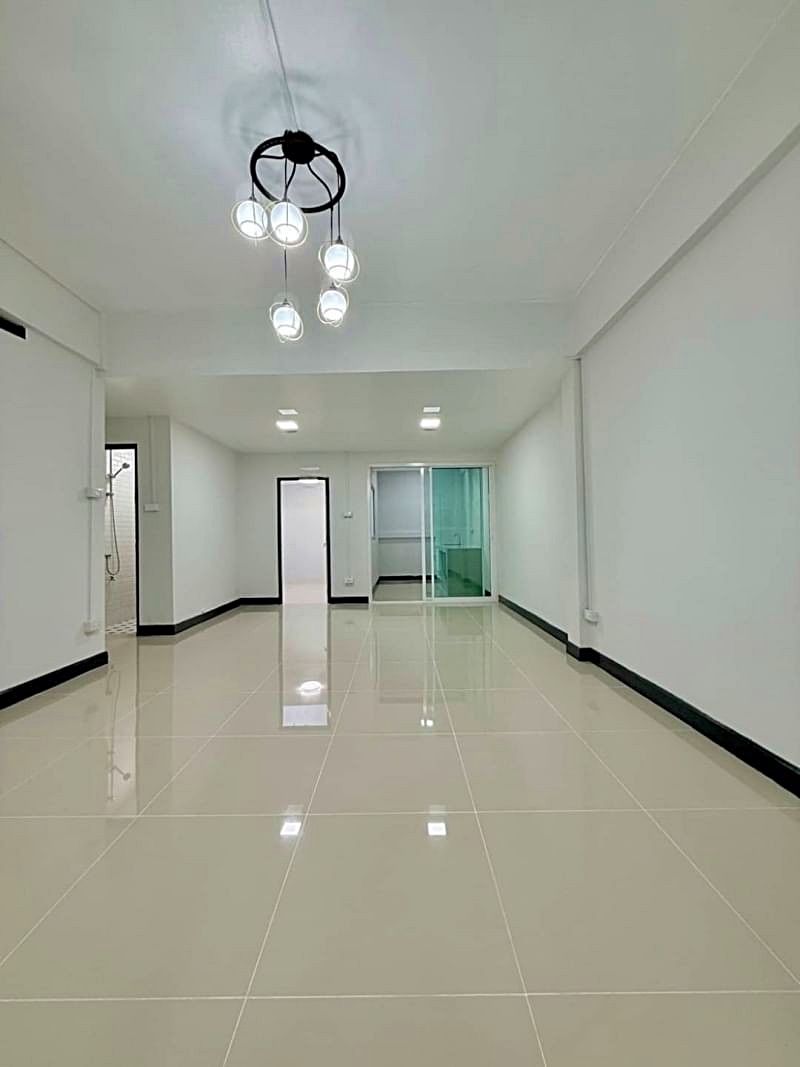 บ้านสวยมาก มีเทอเรซด้านหน้า รีโนเวทใหม่ พร้อมอยู่ #หมู่บ้านเมืองทองธานี โครงการติวานนท์ 4 ใกล้โรงเรียนกองทัพบกอุปถัมภ์ ( ช่างกล ขส. ทบ. ) (รูปที่ 6)