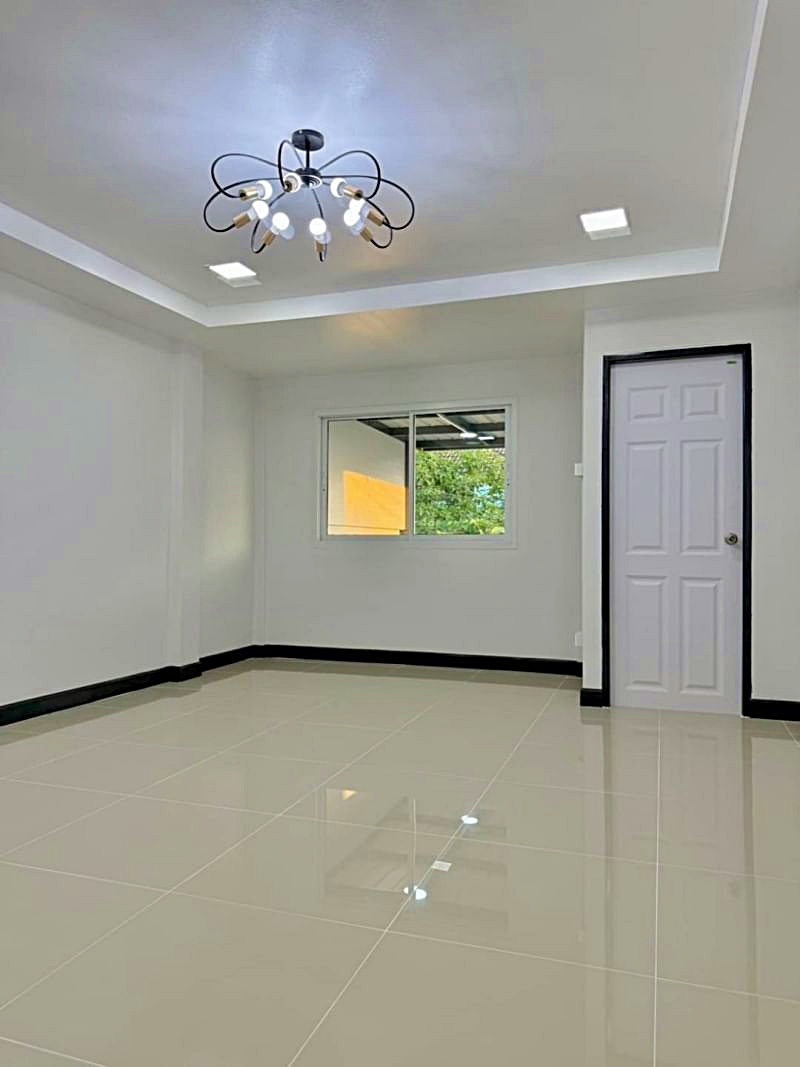 บ้านสวยมาก มีเทอเรซด้านหน้า รีโนเวทใหม่ พร้อมอยู่ #หมู่บ้านเมืองทองธานี โครงการติวานนท์ 4 ใกล้โรงเรียนกองทัพบกอุปถัมภ์ ( ช่างกล ขส. ทบ. ) (รูปที่ 12)