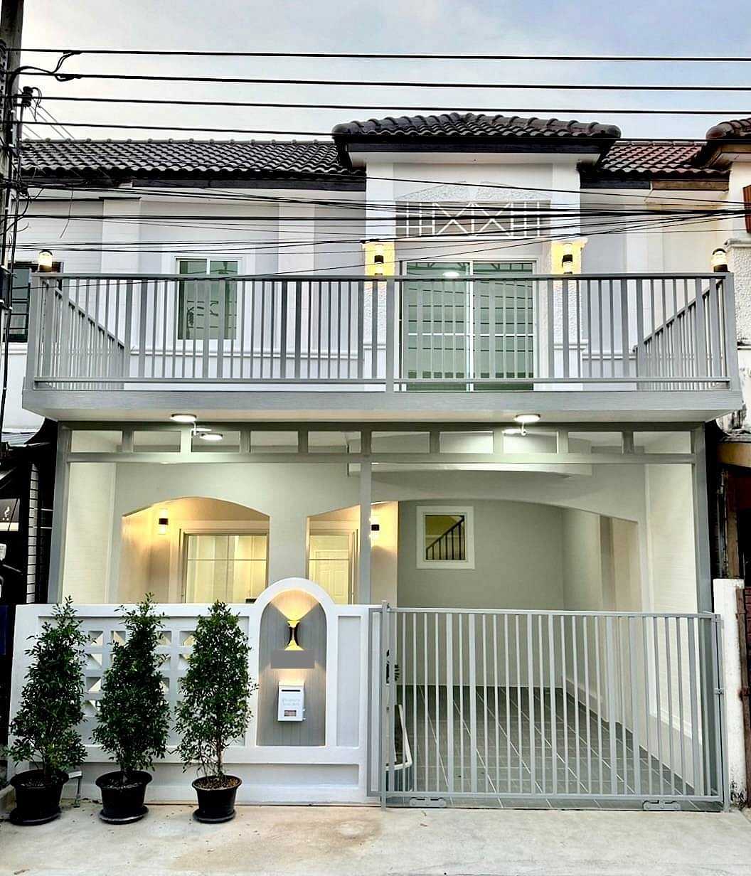บ้านสวยมาก ถนนเมน หลังบ้านโล่งไม่ชนใคร หมู่บ้านปิยวรารมย์ 1 บางบัวทอง ถนนบางกรวย – ไทรน้อย ทาวน์เฮ้าส์ 4 ห้องนอน ใกล้เซ็นทรัล เวสเกต