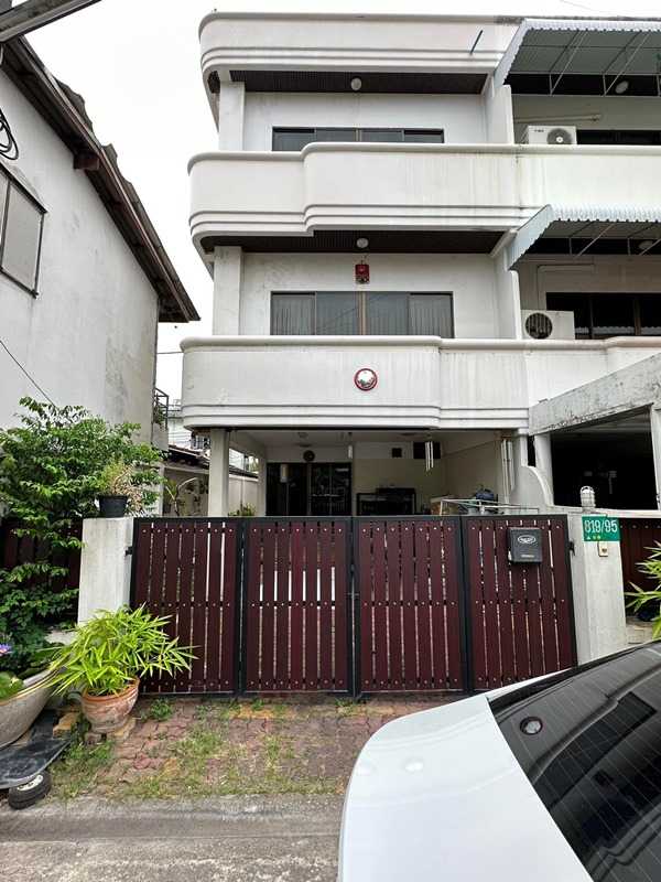 ขายทาวน์เฮ้าส์ 3ชั้น หมู่บ้านปริยานนท์ สาธุประดิษฐ์ 57 ใจกลางพระราม3 หลังริม ลมเย็น หน้าบ้าน กว้าง 6 เมตร โทร 0994244266 (รูปที่ 3)