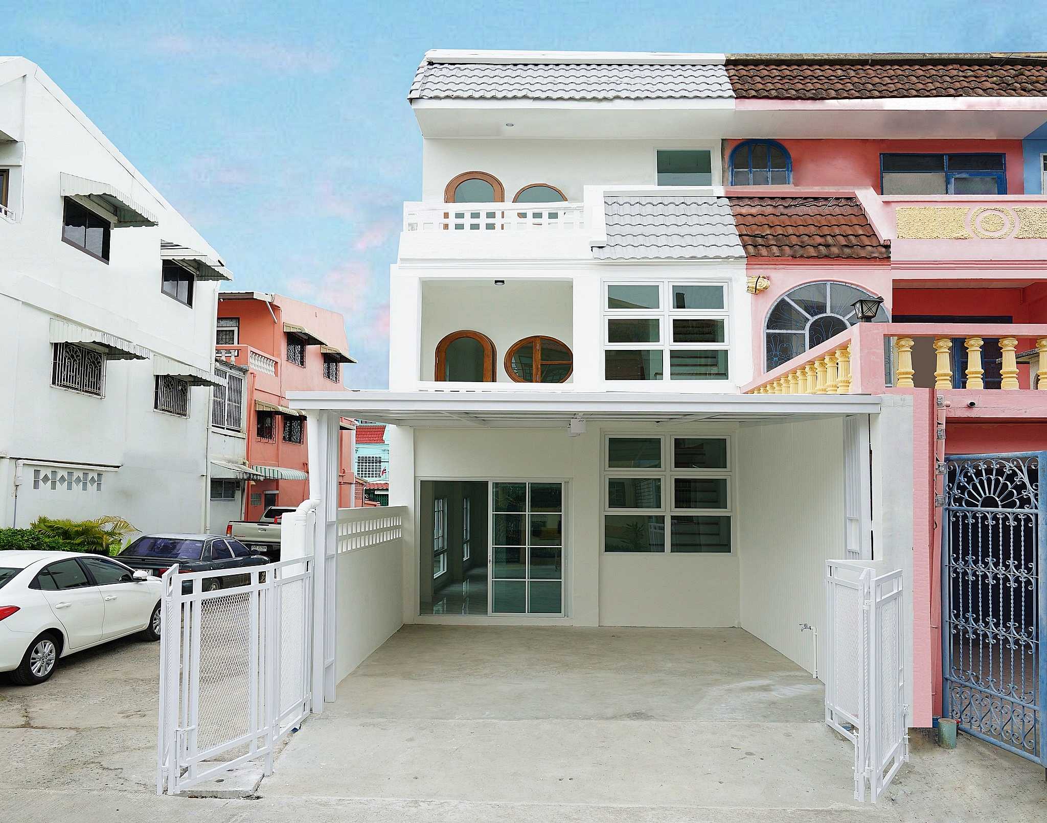 บ้านสวย หลังมุม รีโนเวทใหม่ สไตล์มินิมอล #หมู่บ้านเพชรประทาน เพชรเกษม 51 บางแค ทาวน์เฮ้าส์ 3 ชั้น ใกล้เดอะมอลล์ บางแค (รูปที่ 2)
