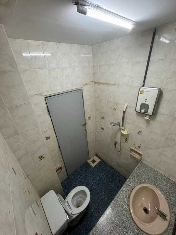 ทาวน์เฮาส์ 3ชั้น 3ห้องนอน ท่าข้าม บางขุนเทียน ให้เช่าพร้อมเข้าอยู่ ตรงข้ามเซ็นทรัลพระราม2 โทร 0897683529 (รูปที่ 11)