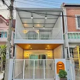 ขายถูกทาวน์เฮ้าส์ 2 ชั้น มือสองตกแต่งใหม่ หมู่บ้านพรทิพย์ ทำเลดีใจกลางเมืองนนทบุรี ต่อเติมเต็มพื้นที่ พื้นที่ใช้สอยเยอะคุ้มราคา ทำเลเดินทางสะดวก