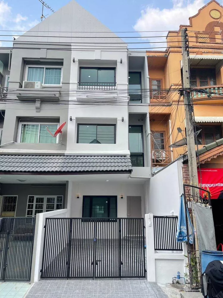 ขายโครงการหมู่บ้านลัลลี่วิลล์ ลำลูกกา-คลอง 1 ตกแต่งใหม่ทั้งหลัง ทำเลดี การเดินทาง เข้า ออก ได้หลายเส้ยทาง ใกล้สถานีรถไฟฟ้า คูคต