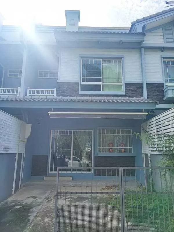 ขายด่วนๆ ลดราคา ทาวเฮ้าส์ สภาพใหม่ หมู่บ้าน Villaggio บางนา เนื้อที่ 20 ตรว. ใกล้มหาวิทยาลัย ABAC โทร 0949965959