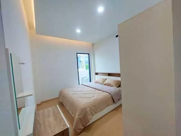 บ้านเเฝดสวยพร้อมอยู่ บ้านบึง ชลบุรี เริ่ม 2.xx ล้าน! 2นอน ถนนกว้าง ไม่ตัน เข้าซอยไหนก็ได้ เเละมาพร้อมกับเลขที่มงคล 999 หมู่บ้านนพดาวิลเล (รูปที่ 6)
