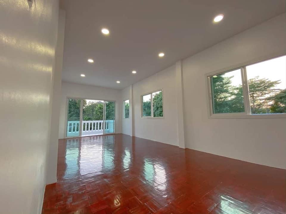 บ้านสีขาวสไตล์โมเดิร์นคลาสสิค หมู่บ้านโสมศิริการ์เด้น ตำบล บึงน้ำรักษ์ อำเภอธัญบุรี ปทุมธานี (รูปที่ 17)