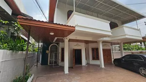 ขายด่วน! บ้านเดี่ยว 2 ชั้น พร้อมผู้เช่า ใจกลางย่านอารีย์ พหลโยธิน ตกแต่งพร้อมอยู่ โทร 061-982-9696 (รูปที่ 2)